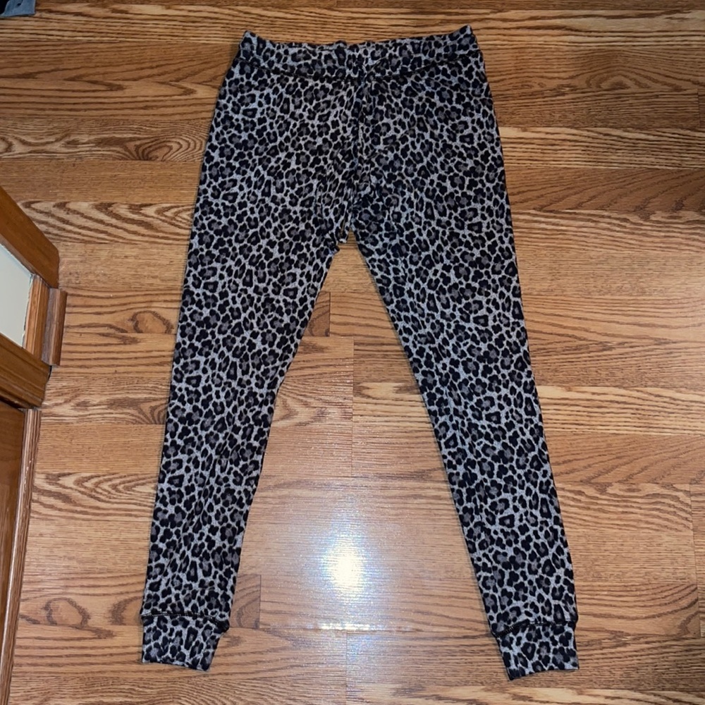 soft american eagle grey cheetah print joggers (BRAND NEW With Tags)